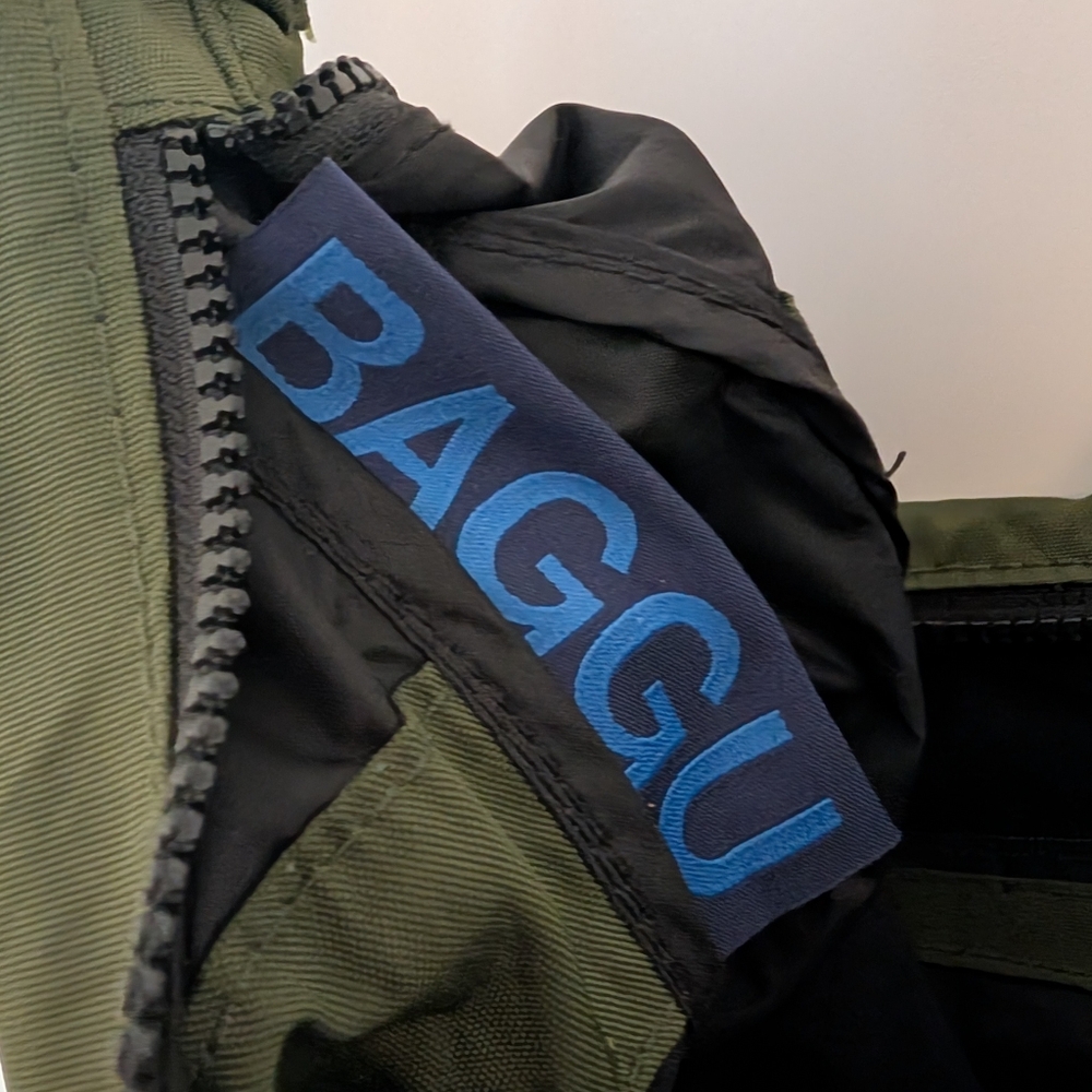 Baggu Medium Nylon Crescent Bag- Bay Laurel - Picture 3 of 4